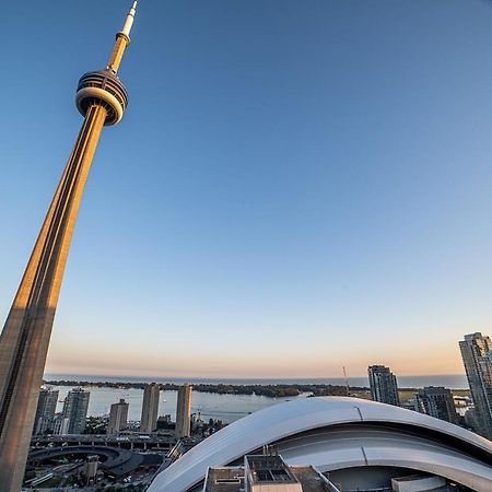 Designer Condo W/ Cn Tower View & Parking 토론토 외부 사진