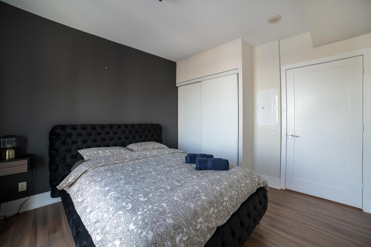 Designer Condo W/ Cn Tower View & Parking 토론토 외부 사진
