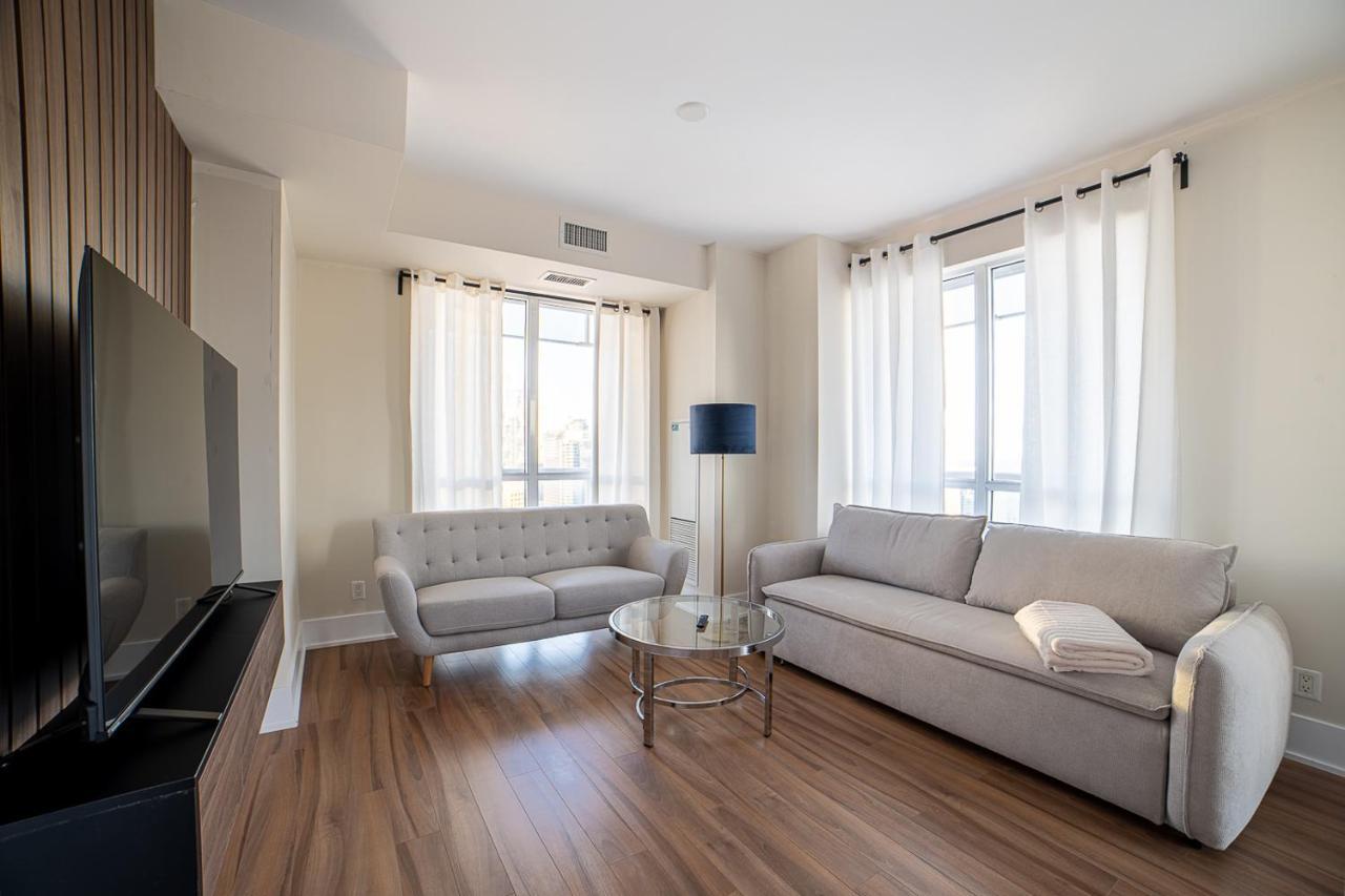 Designer Condo W/ Cn Tower View & Parking 토론토 외부 사진