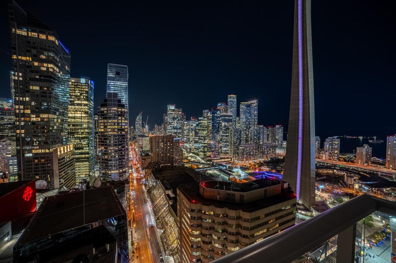Designer Condo W/ Cn Tower View & Parking 토론토 외부 사진