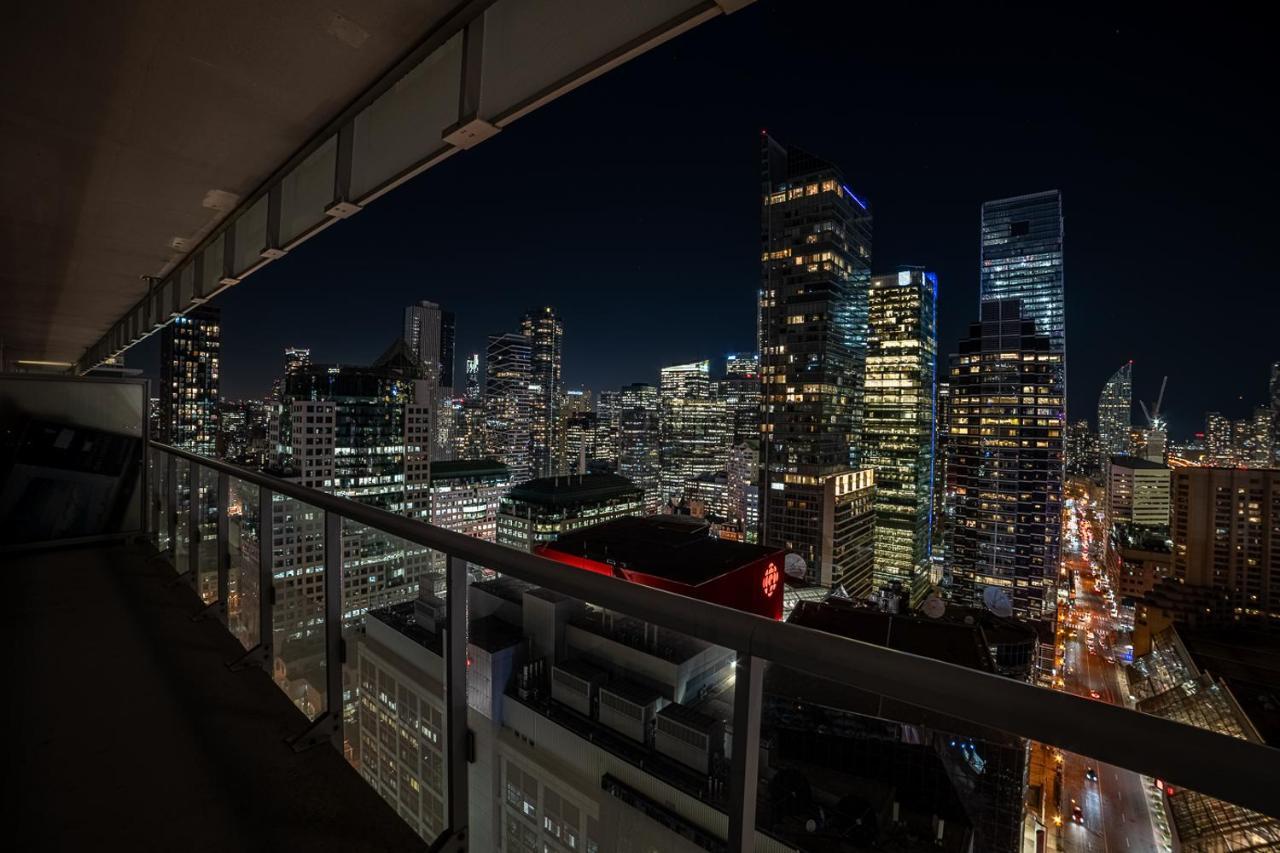 Designer Condo W/ Cn Tower View & Parking 토론토 외부 사진