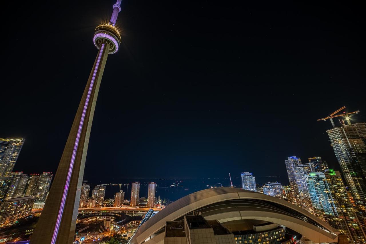 Designer Condo W/ Cn Tower View & Parking 토론토 외부 사진